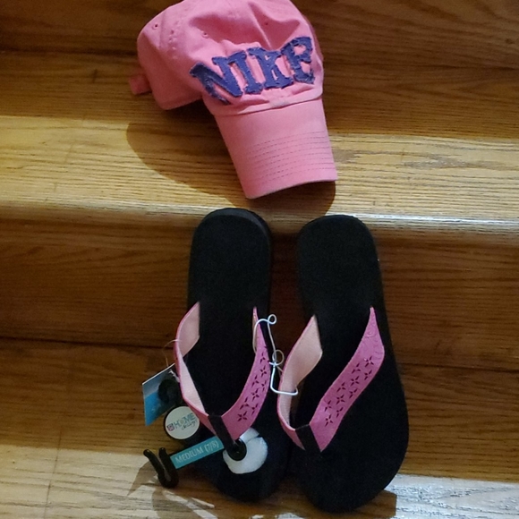 Nike Accessories - Nike Cap & Flip Flops BUNDLE - M-7/8 - $10 Nike Accessories - Nike Cap & Flip Flops BUNDLE - M-7/8 - $10